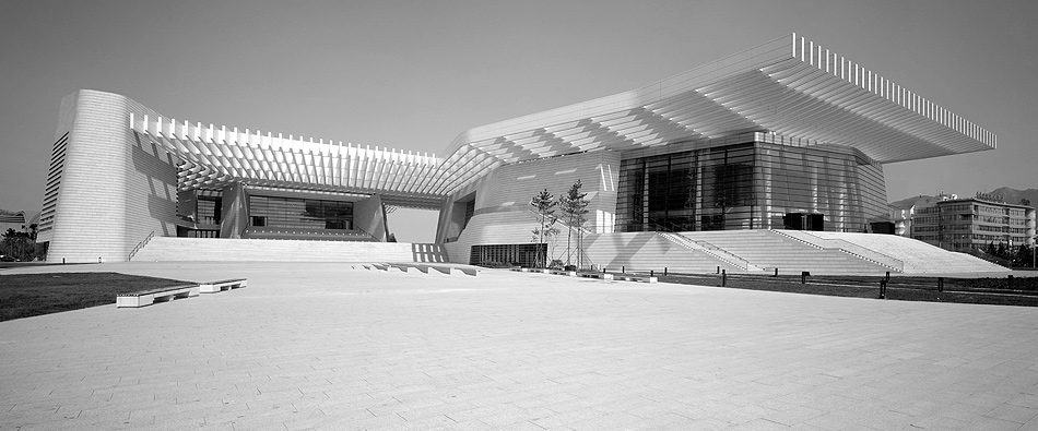 Qingdao Grand Theater, gmp Architekten von Gerkan, Marg und Partner © Foto: Christian Gahl. Die Quellen für die unten abgebildeten Fotos finden Sie im Impressum im Register Quellen.